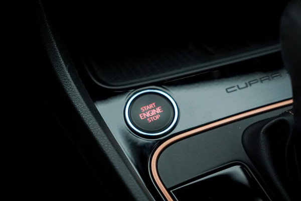 Seat León ST 2.0 TSI 4DRIVE CUPRA R Ultimate Edition / Pano / Carplay
