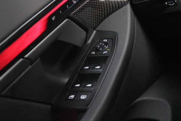 BMW 5 Serie 550e 490PK xDRIVE | ICONIC GLOW GRILL | PANORAMA DAK | MEESTURENDE ACHTERAS | STUUR VERWARMING | M SPORT PAKKET PRO | 20" LICHTMETALEN VELGEN | ZONNESCHERM ACHTERRUIT ELEKTRISCH | INTERIEURLIJSTEN M DONKERZILVER/CARBON FIBER | BOWERS & WILKINS AUDIO SYSTEM | DRIVING ASSISTANT PLUS | SHADOW LINE | INNOVATIE PAKKET | TRAVEL PAKKET | COMFORT PAKKET (AUTOMATISCHE AIRCONDITIONING 4 ZONES MET AUTOMATISCHE LUCHTCIRCULATIEFUNCTIE, STOELVERWARMING VOOR + ACHTER, STOELEN ELEKTRISCH VERSTELBAAR MET MEMORY, ACTIEVE STOELVENTILATIE VOOR) | BMW INDIVIDUAL LEER MERINO SILVERSTONE/ATL