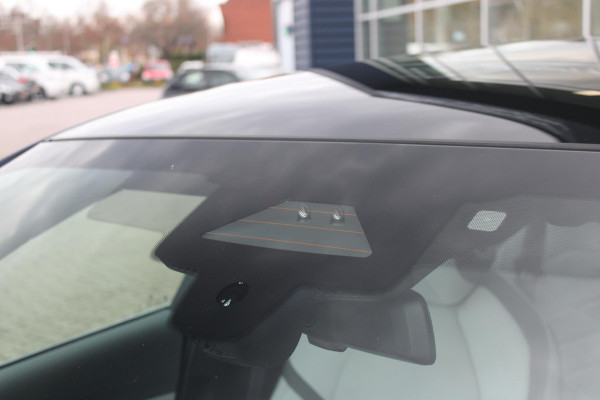 BMW 5 Serie 550e 490PK xDRIVE | ICONIC GLOW GRILL | PANORAMA DAK | MEESTURENDE ACHTERAS | STUUR VERWARMING | M SPORT PAKKET PRO | 20" LICHTMETALEN VELGEN | ZONNESCHERM ACHTERRUIT ELEKTRISCH | INTERIEURLIJSTEN M DONKERZILVER/CARBON FIBER | BOWERS & WILKINS AUDIO SYSTEM | DRIVING ASSISTANT PLUS | SHADOW LINE | INNOVATIE PAKKET | TRAVEL PAKKET | COMFORT PAKKET (AUTOMATISCHE AIRCONDITIONING 4 ZONES MET AUTOMATISCHE LUCHTCIRCULATIEFUNCTIE, STOELVERWARMING VOOR + ACHTER, STOELEN ELEKTRISCH VERSTELBAAR MET MEMORY, ACTIEVE STOELVENTILATIE VOOR) | BMW INDIVIDUAL LEER MERINO SILVERSTONE/ATL