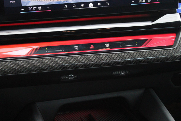 BMW 5 Serie 550e 490PK xDRIVE | ICONIC GLOW GRILL | PANORAMA DAK | MEESTURENDE ACHTERAS | STUUR VERWARMING | M SPORT PAKKET PRO | 20" LICHTMETALEN VELGEN | ZONNESCHERM ACHTERRUIT ELEKTRISCH | INTERIEURLIJSTEN M DONKERZILVER/CARBON FIBER | BOWERS & WILKINS AUDIO SYSTEM | DRIVING ASSISTANT PLUS | SHADOW LINE | INNOVATIE PAKKET | TRAVEL PAKKET | COMFORT PAKKET (AUTOMATISCHE AIRCONDITIONING 4 ZONES MET AUTOMATISCHE LUCHTCIRCULATIEFUNCTIE, STOELVERWARMING VOOR + ACHTER, STOELEN ELEKTRISCH VERSTELBAAR MET MEMORY, ACTIEVE STOELVENTILATIE VOOR) | BMW INDIVIDUAL LEER MERINO SILVERSTONE/ATL