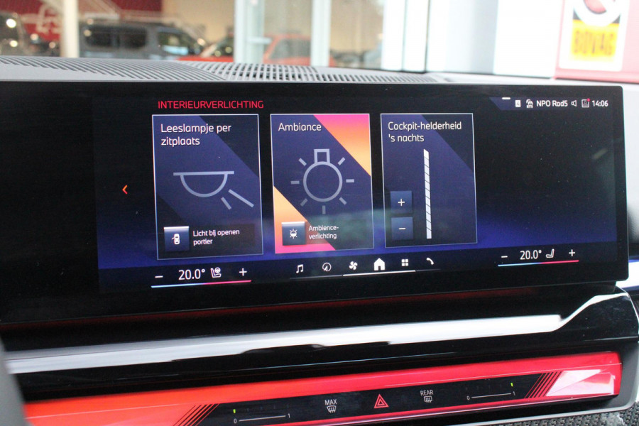 BMW 5 Serie 550e 490PK xDRIVE | ICONIC GLOW GRILL | PANORAMA DAK | MEESTURENDE ACHTERAS | STUUR VERWARMING | M SPORT PAKKET PRO | 20" LICHTMETALEN VELGEN | ZONNESCHERM ACHTERRUIT ELEKTRISCH | INTERIEURLIJSTEN M DONKERZILVER/CARBON FIBER | BOWERS & WILKINS AUDIO SYSTEM | DRIVING ASSISTANT PLUS | SHADOW LINE | INNOVATIE PAKKET | TRAVEL PAKKET | COMFORT PAKKET (AUTOMATISCHE AIRCONDITIONING 4 ZONES MET AUTOMATISCHE LUCHTCIRCULATIEFUNCTIE, STOELVERWARMING VOOR + ACHTER, STOELEN ELEKTRISCH VERSTELBAAR MET MEMORY, ACTIEVE STOELVENTILATIE VOOR) | BMW INDIVIDUAL LEER MERINO SILVERSTONE/ATL