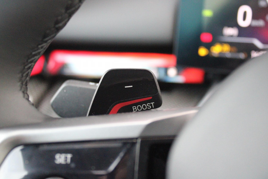 BMW 5 Serie 550e 490PK xDRIVE | ICONIC GLOW GRILL | PANORAMA DAK | MEESTURENDE ACHTERAS | STUUR VERWARMING | M SPORT PAKKET PRO | 20" LICHTMETALEN VELGEN | ZONNESCHERM ACHTERRUIT ELEKTRISCH | INTERIEURLIJSTEN M DONKERZILVER/CARBON FIBER | BOWERS & WILKINS AUDIO SYSTEM | DRIVING ASSISTANT PLUS | SHADOW LINE | INNOVATIE PAKKET | TRAVEL PAKKET | COMFORT PAKKET (AUTOMATISCHE AIRCONDITIONING 4 ZONES MET AUTOMATISCHE LUCHTCIRCULATIEFUNCTIE, STOELVERWARMING VOOR + ACHTER, STOELEN ELEKTRISCH VERSTELBAAR MET MEMORY, ACTIEVE STOELVENTILATIE VOOR) | BMW INDIVIDUAL LEER MERINO SILVERSTONE/ATL