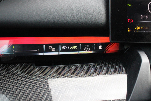 BMW 5 Serie 550e 490PK xDRIVE | ICONIC GLOW GRILL | PANORAMA DAK | MEESTURENDE ACHTERAS | STUUR VERWARMING | M SPORT PAKKET PRO | 20" LICHTMETALEN VELGEN | ZONNESCHERM ACHTERRUIT ELEKTRISCH | INTERIEURLIJSTEN M DONKERZILVER/CARBON FIBER | BOWERS & WILKINS AUDIO SYSTEM | DRIVING ASSISTANT PLUS | SHADOW LINE | INNOVATIE PAKKET | TRAVEL PAKKET | COMFORT PAKKET (AUTOMATISCHE AIRCONDITIONING 4 ZONES MET AUTOMATISCHE LUCHTCIRCULATIEFUNCTIE, STOELVERWARMING VOOR + ACHTER, STOELEN ELEKTRISCH VERSTELBAAR MET MEMORY, ACTIEVE STOELVENTILATIE VOOR) | BMW INDIVIDUAL LEER MERINO SILVERSTONE/ATL