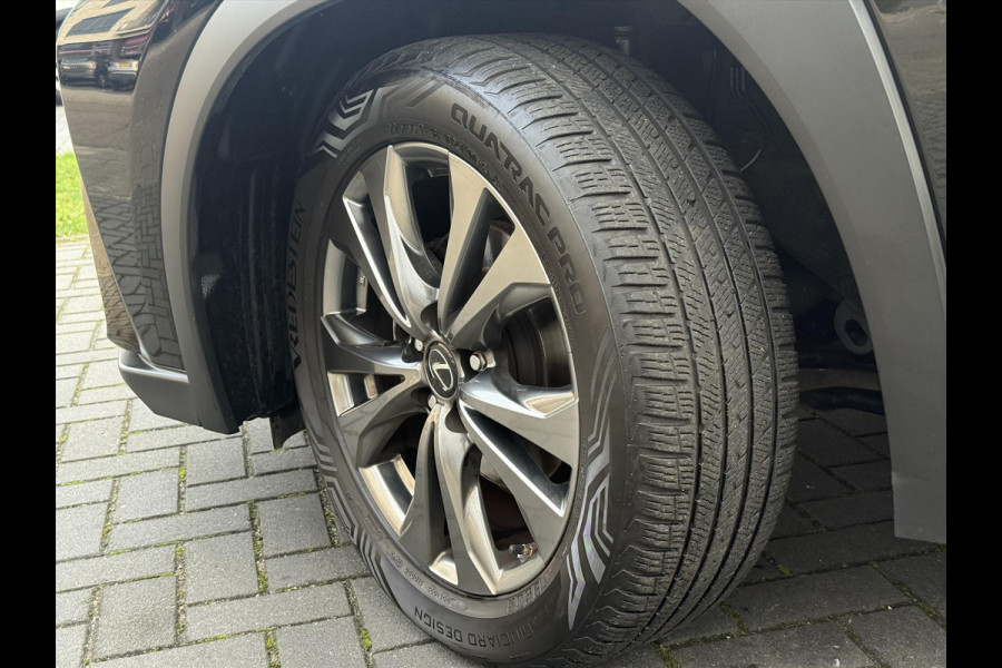 Lexus UX 250h F Sport Line | Trekhaak, Head up display, Parkeersensoren, 18 inch, Elektrische bedienbare stoel, Stoel + Stuurverwarming
