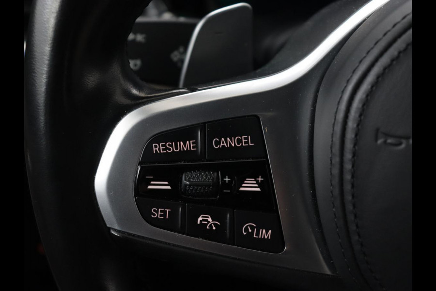 BMW 3-serie 320e M Sport | Adaptive cruise | Leder | Trekhaak | Stoelverwarming | 360 Camera | Laserlicht | Carplay | Sfeerverlichting | Live Cockpit | Keyless | Sportstoelen | DAB | Navigatie | PHEV | Plug In