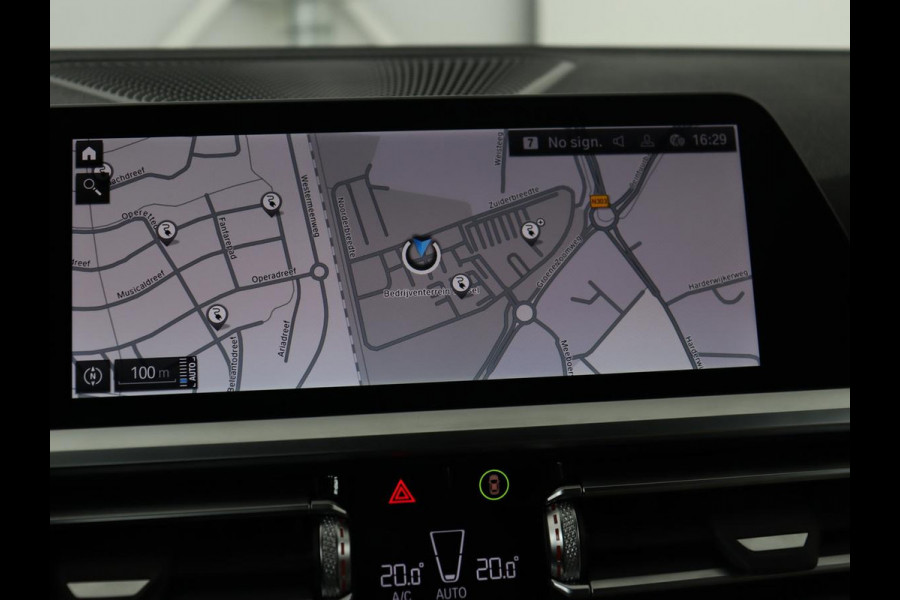 BMW 3-serie 320e M Sport | Adaptive cruise | Leder | Trekhaak | Stoelverwarming | 360 Camera | Laserlicht | Carplay | Sfeerverlichting | Live Cockpit | Keyless | Sportstoelen | DAB | Navigatie | PHEV | Plug In