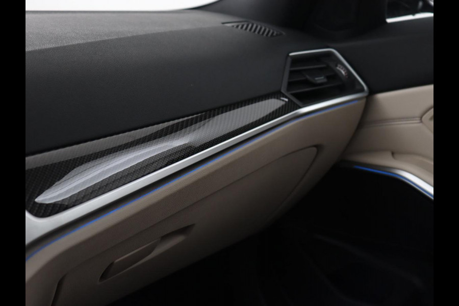 BMW 3-serie 320e M Sport | Adaptive cruise | Leder | Trekhaak | Stoelverwarming | 360 Camera | Laserlicht | Carplay | Sfeerverlichting | Live Cockpit | Keyless | Sportstoelen | DAB | Navigatie | PHEV | Plug In
