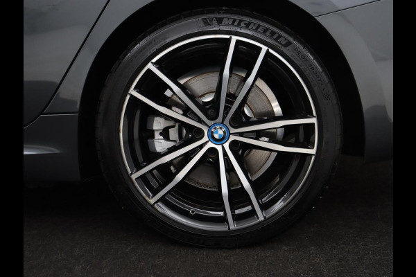 BMW 3-serie 320e M Sport | Adaptive cruise | Leder | Trekhaak | Stoelverwarming | 360 Camera | Laserlicht | Carplay | Sfeerverlichting | Live Cockpit | Keyless | Sportstoelen | DAB | Navigatie | PHEV | Plug In