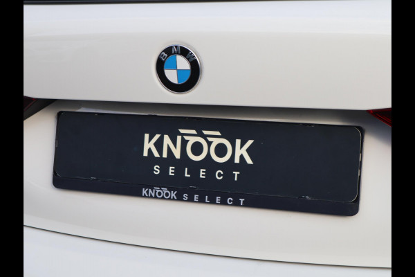 BMW 1-serie 118i Executive M Sport Pakket Automaat / Live Cockpit Professional / 17 Inch / LED / Achteruitrijcamera / Cruise Control / Shadow Line / Parkeersensoren / Lichtpakket