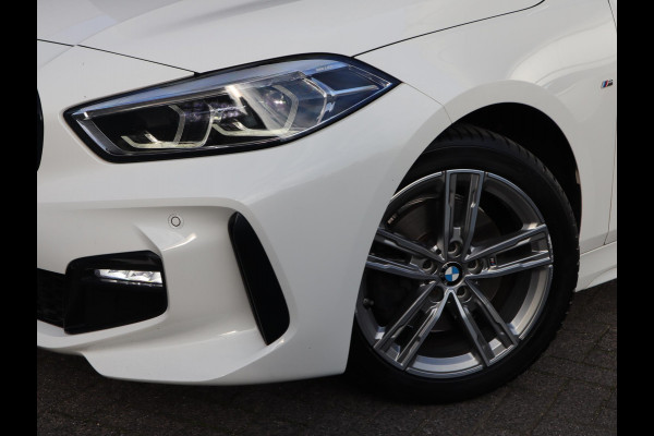 BMW 1-serie 118i Executive M Sport Pakket Automaat / Live Cockpit Professional / 17 Inch / LED / Achteruitrijcamera / Cruise Control / Shadow Line / Parkeersensoren / Lichtpakket