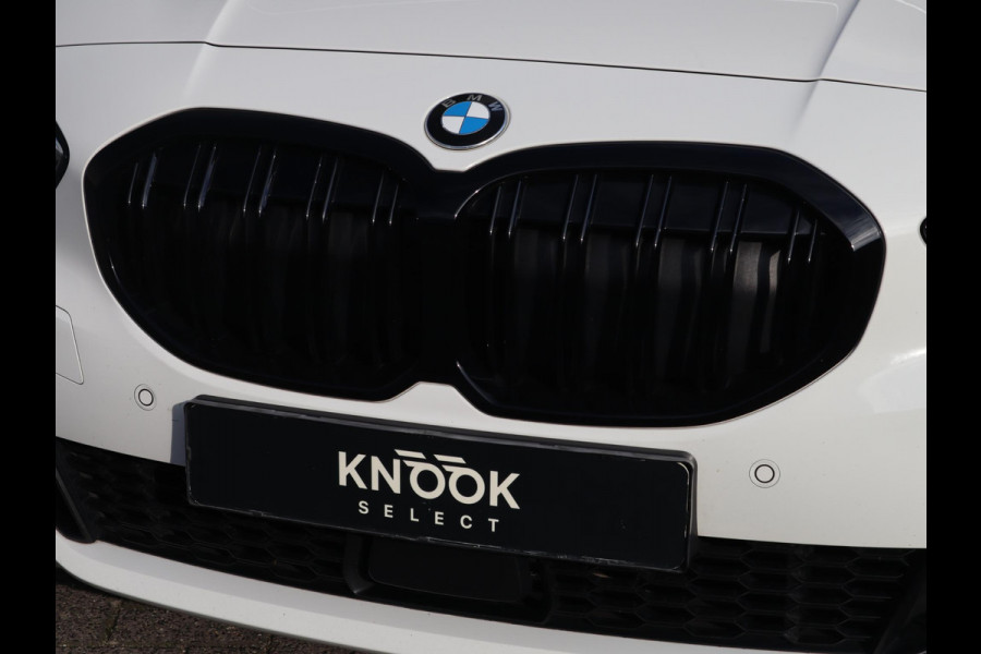 BMW 1-serie 118i Executive M Sport Pakket Automaat / Live Cockpit Professional / 17 Inch / LED / Achteruitrijcamera / Cruise Control / Shadow Line / Parkeersensoren / Lichtpakket