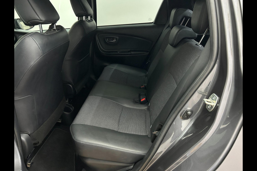 Toyota Yaris Occasion 1.5 Hybrid Premium | Airco | Grijs | Tweedehands Toyota Yaris | Cruisecontrol | Panoramadak