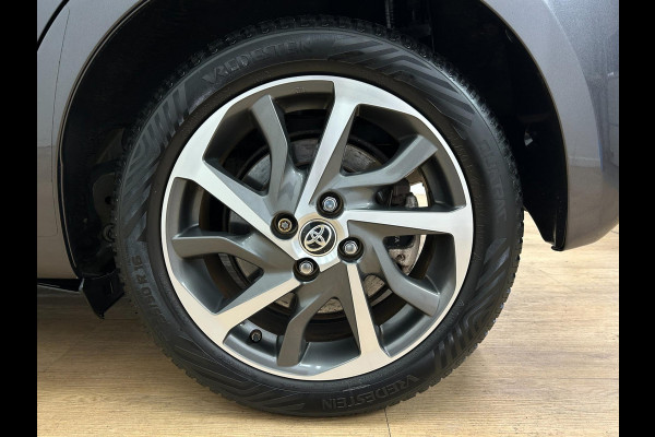 Toyota Yaris Occasion 1.5 Hybrid Premium | Airco | Grijs | Tweedehands Toyota Yaris | Cruisecontrol | Panoramadak