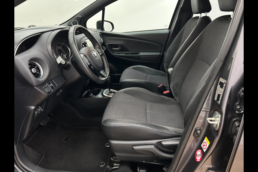 Toyota Yaris Occasion 1.5 Hybrid Premium | Airco | Grijs | Tweedehands Toyota Yaris | Cruisecontrol | Panoramadak