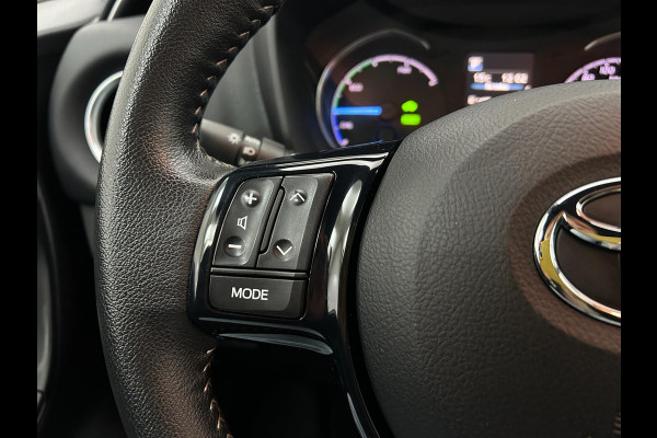 Toyota Yaris Occasion 1.5 Hybrid Premium | Airco | Grijs | Tweedehands Toyota Yaris | Cruisecontrol | Panoramadak