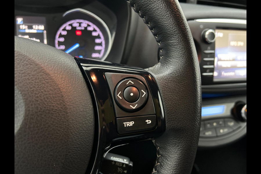 Toyota Yaris Occasion 1.5 Hybrid Premium | Airco | Grijs | Tweedehands Toyota Yaris | Cruisecontrol | Panoramadak