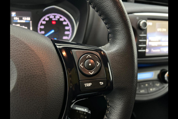 Toyota Yaris Occasion 1.5 Hybrid Premium | Airco | Grijs | Tweedehands Toyota Yaris | Cruisecontrol | Panoramadak