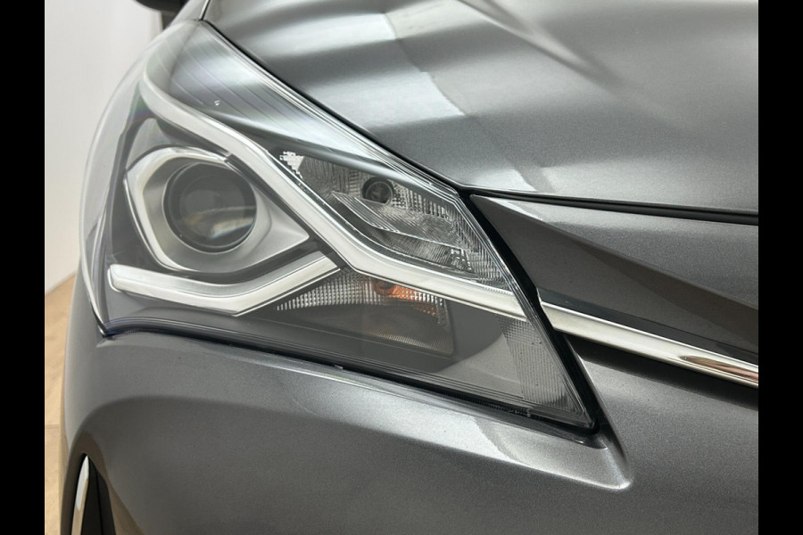 Toyota Yaris Occasion 1.5 Hybrid Premium | Airco | Grijs | Tweedehands Toyota Yaris | Cruisecontrol | Panoramadak