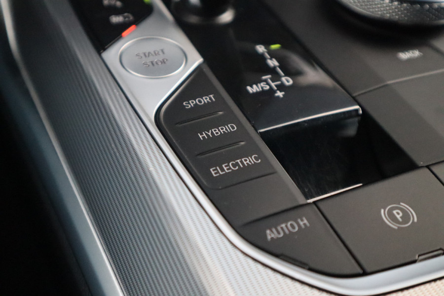 BMW 3 Serie Touring M-Sport SOH 93% / Hifi / Stoelverwarming / 18inch / Sportstoelen /