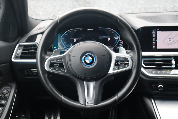 BMW 3 Serie Touring M-Sport SOH 93% / Hifi / Stoelverwarming / 18inch / Sportstoelen /