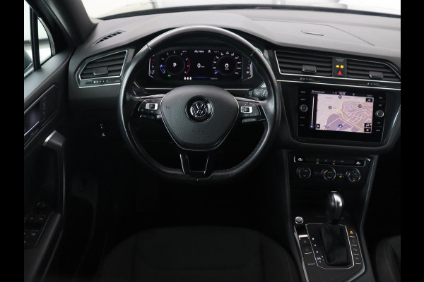 Volkswagen Tiguan Allspace 1.5 TSI R Line | Trekhaak | Camera | Full LED | Adaptive cruise | Virtual Cockpit | Park Assist | Carplay | Navigatie | Keyless | Climate control | 19'' lichtmetalen velgen