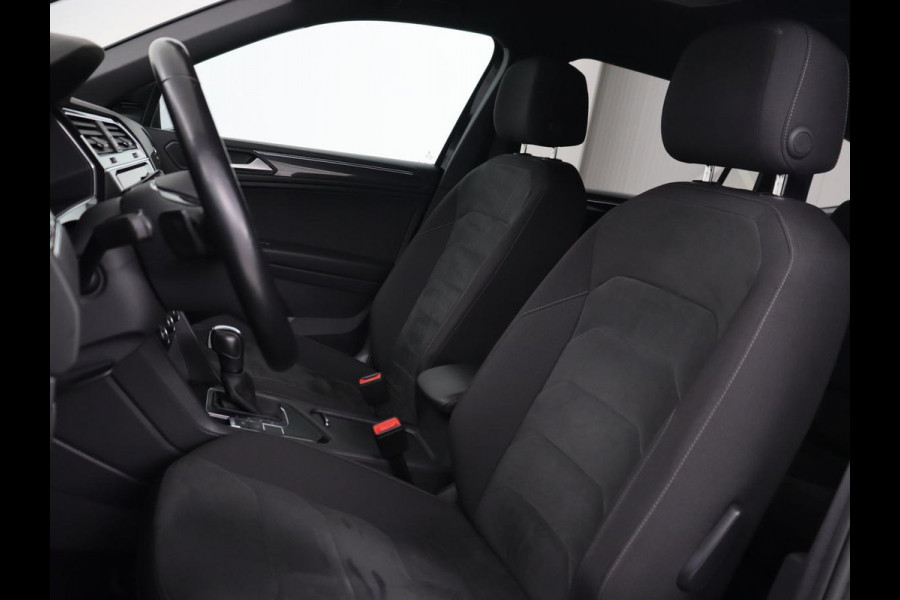 Volkswagen Tiguan Allspace 1.5 TSI R Line | Trekhaak | Camera | Full LED | Adaptive cruise | Virtual Cockpit | Park Assist | Carplay | Navigatie | Keyless | Climate control | 19'' lichtmetalen velgen