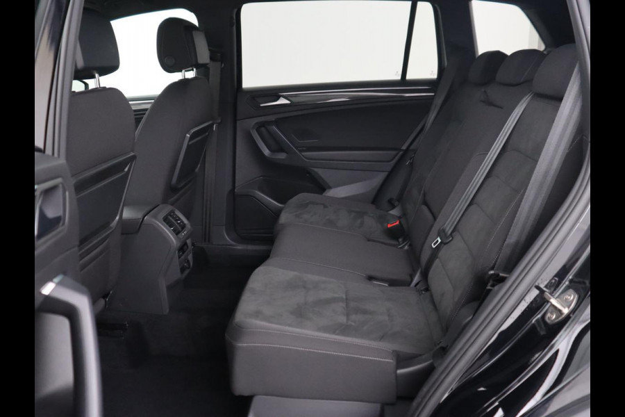 Volkswagen Tiguan Allspace 1.5 TSI R Line | Trekhaak | Camera | Full LED | Adaptive cruise | Virtual Cockpit | Park Assist | Carplay | Navigatie | Keyless | Climate control | 19'' lichtmetalen velgen