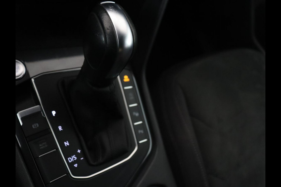 Volkswagen Tiguan Allspace 1.5 TSI R Line | Trekhaak | Camera | Full LED | Adaptive cruise | Virtual Cockpit | Park Assist | Carplay | Navigatie | Keyless | Climate control | 19'' lichtmetalen velgen