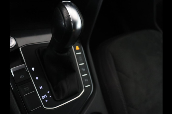 Volkswagen Tiguan Allspace 1.5 TSI R Line | Trekhaak | Camera | Full LED | Adaptive cruise | Virtual Cockpit | Park Assist | Carplay | Navigatie | Keyless | Climate control | 19'' lichtmetalen velgen