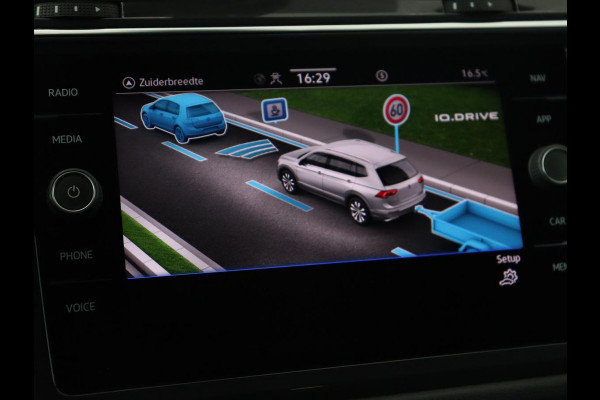 Volkswagen Tiguan Allspace 1.5 TSI R Line | Trekhaak | Camera | Full LED | Adaptive cruise | Virtual Cockpit | Park Assist | Carplay | Navigatie | Keyless | Climate control | 19'' lichtmetalen velgen