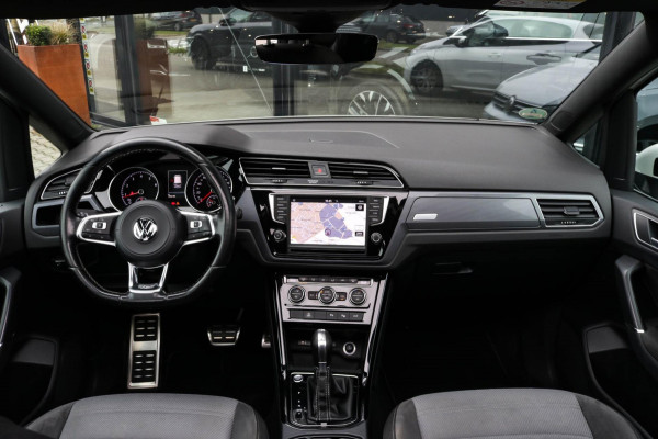 Volkswagen Touran 1.8 TSI R-LINE - PANO - TREKHAAK - CARPLAY - ACC - CAMERA - VOL!!
