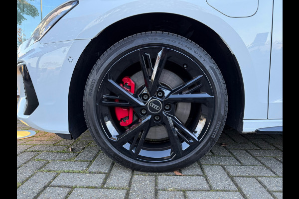Audi A3 Sportback 45 TFSI e S edition Competition - Automaat - Navi - Winterpakket - Trekhaak