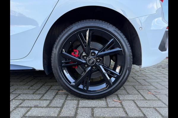 Audi A3 Sportback 45 TFSI e S edition Competition - Automaat - Navi - Winterpakket - Trekhaak