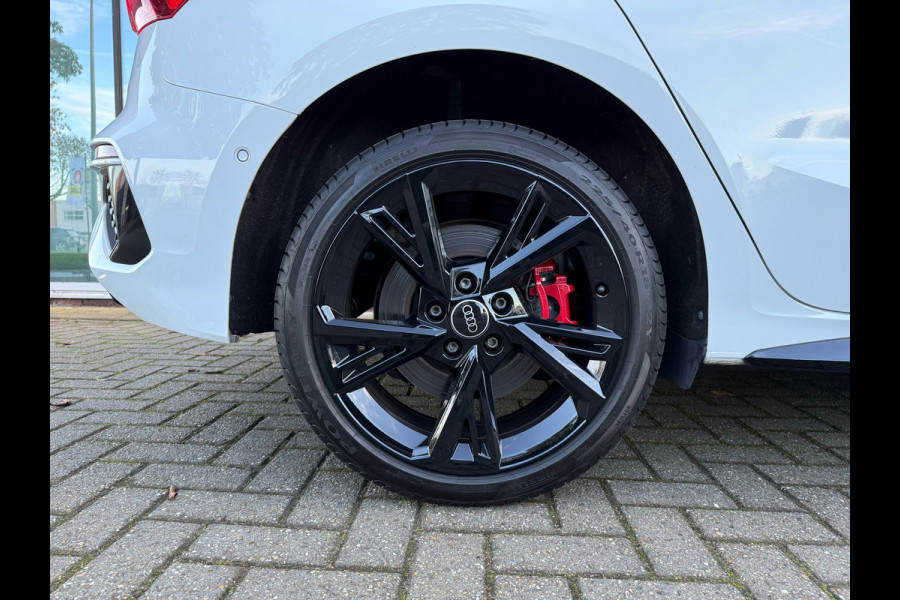 Audi A3 Sportback 45 TFSI e S edition Competition - Automaat - Navi - Winterpakket - Trekhaak