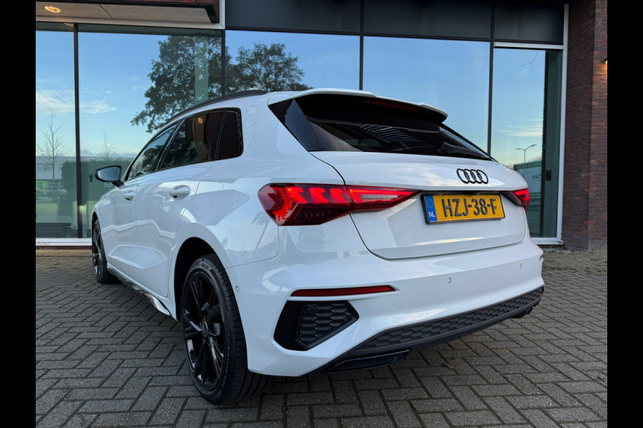 Audi A3 Sportback 45 TFSI e S edition Competition - Automaat - Navi - Winterpakket - Trekhaak