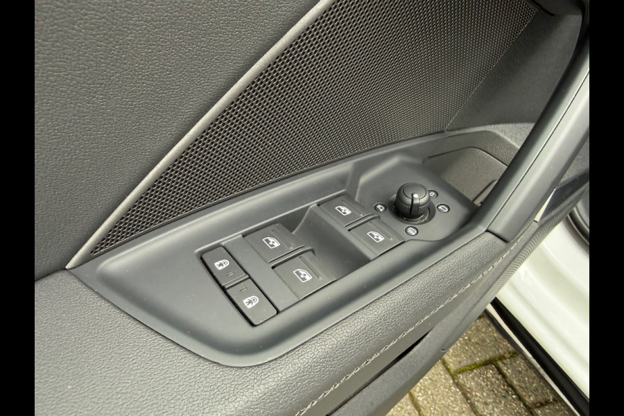 Audi A3 Sportback 45 TFSI e S edition Competition - Automaat - Navi - Winterpakket - Trekhaak