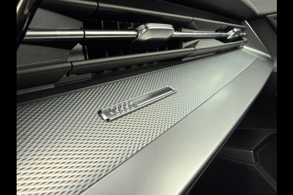Audi A3 Sportback 45 TFSI e S edition Competition - Automaat - Navi - Winterpakket - Trekhaak