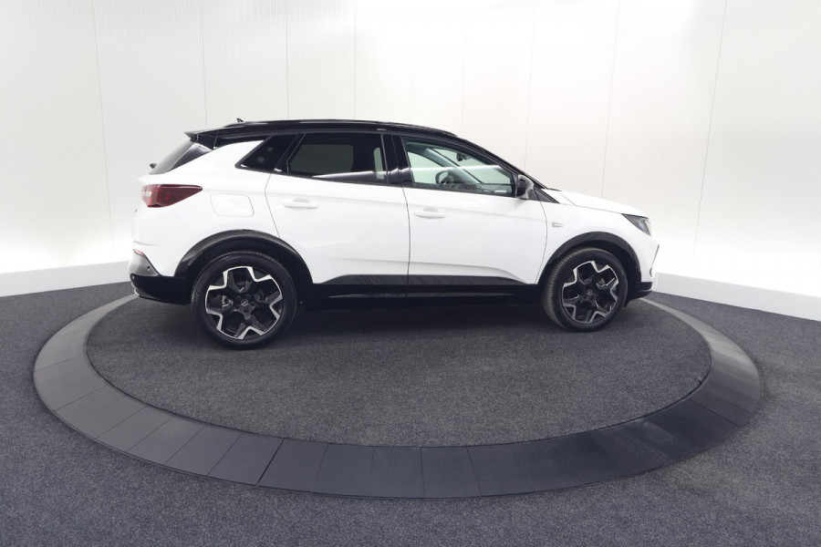 Opel Grandland Turbo 130 AT8 Ultimate | Camera | Adaptieve Cruise Control | Pack Winter | Elektronische Kofferklep