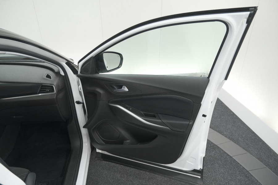 Opel Grandland Turbo 130 AT8 Ultimate | Camera | Adaptieve Cruise Control | Pack Winter | Elektronische Kofferklep