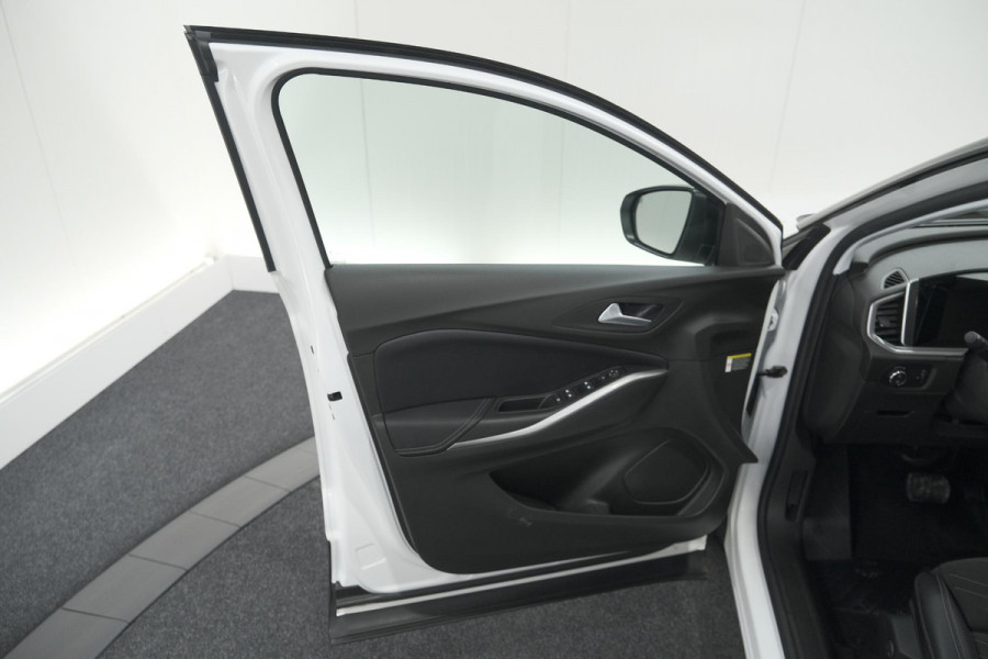 Opel Grandland Turbo 130 AT8 Ultimate | Camera | Adaptieve Cruise Control | Pack Winter | Elektronische Kofferklep