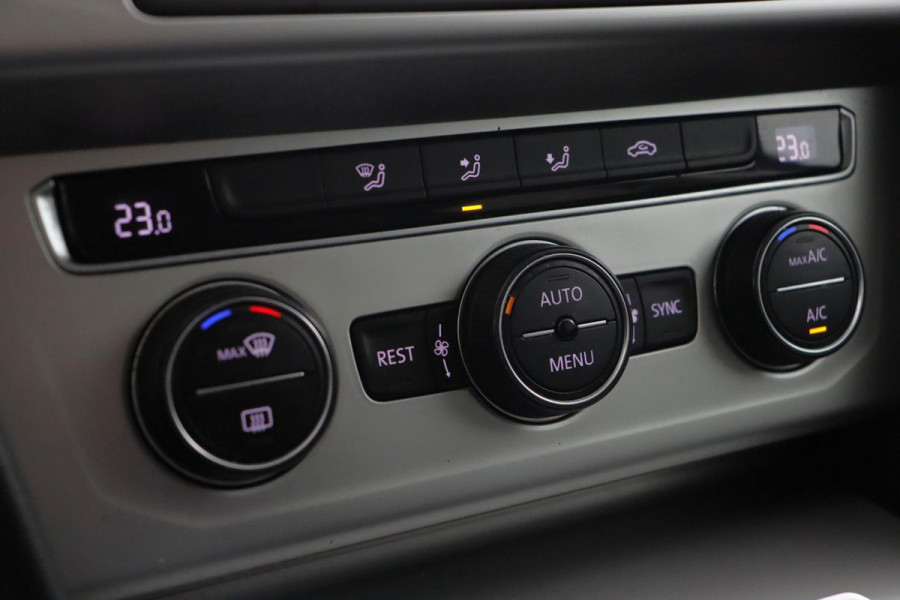 Volkswagen Passat Variant 1.4 TSI Connected Series|19"|Trekhaak|Camera