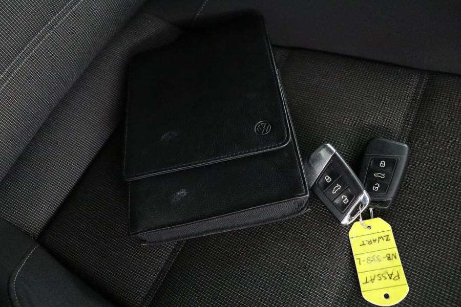 Volkswagen Passat Variant 1.4 TSI Connected Series|19"|Trekhaak|Camera