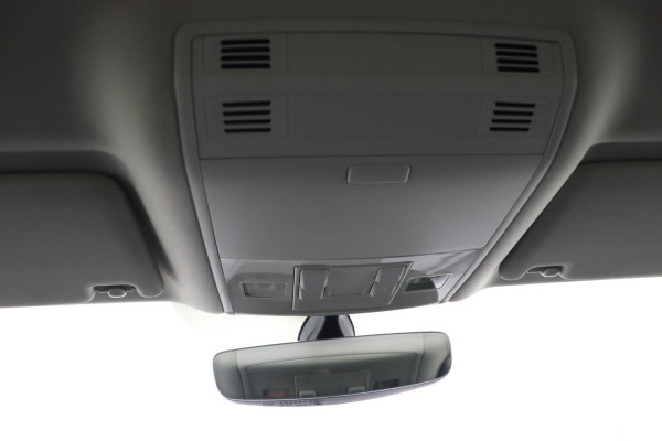 Volkswagen Passat Variant 1.4 TSI Connected Series|19"|Trekhaak|Camera