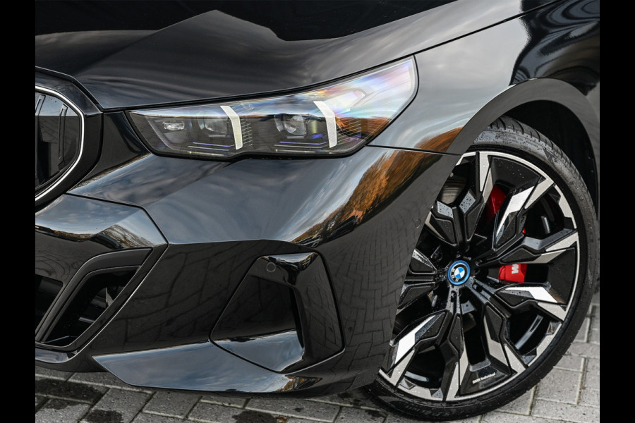 BMW 5 Serie Touring 550e XDRIVE | M-SPORT PRO | SHADOW LINE | M-SPORT SEATS | ALCANTARA HEMEL | CARBON PACKAGE | PANORAMADAK | ICONIC GRILL