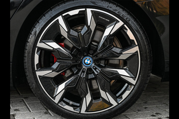 BMW 5 Serie Touring 550e XDRIVE | M-SPORT PRO | SHADOW LINE | M-SPORT SEATS | ALCANTARA HEMEL | CARBON PACKAGE | PANORAMADAK | ICONIC GRILL