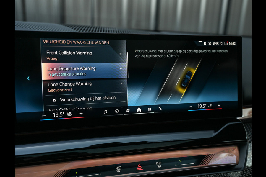 BMW 5 Serie Touring 550e XDRIVE | M-SPORT PRO | SHADOW LINE | M-SPORT SEATS | ALCANTARA HEMEL | CARBON PACKAGE | PANORAMADAK | ICONIC GRILL