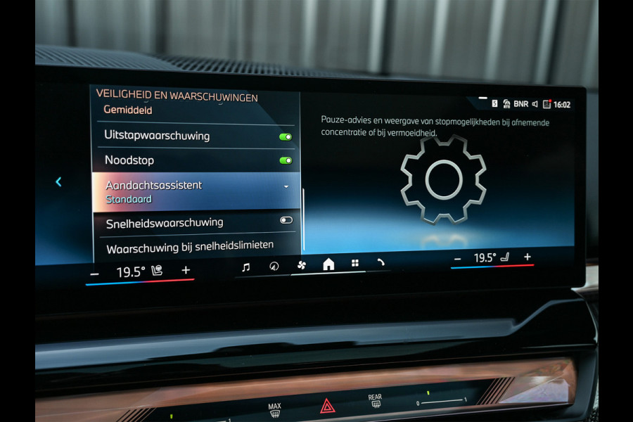 BMW 5 Serie Touring 550e XDRIVE | M-SPORT PRO | SHADOW LINE | M-SPORT SEATS | ALCANTARA HEMEL | CARBON PACKAGE | PANORAMADAK | ICONIC GRILL