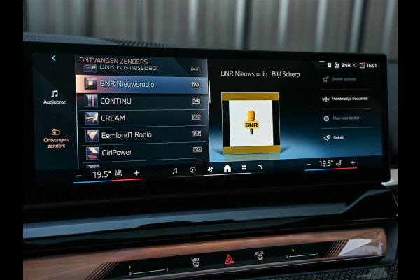 BMW 5 Serie Touring 550e XDRIVE | M-SPORT PRO | SHADOW LINE | M-SPORT SEATS | ALCANTARA HEMEL | CARBON PACKAGE | PANORAMADAK | ICONIC GRILL