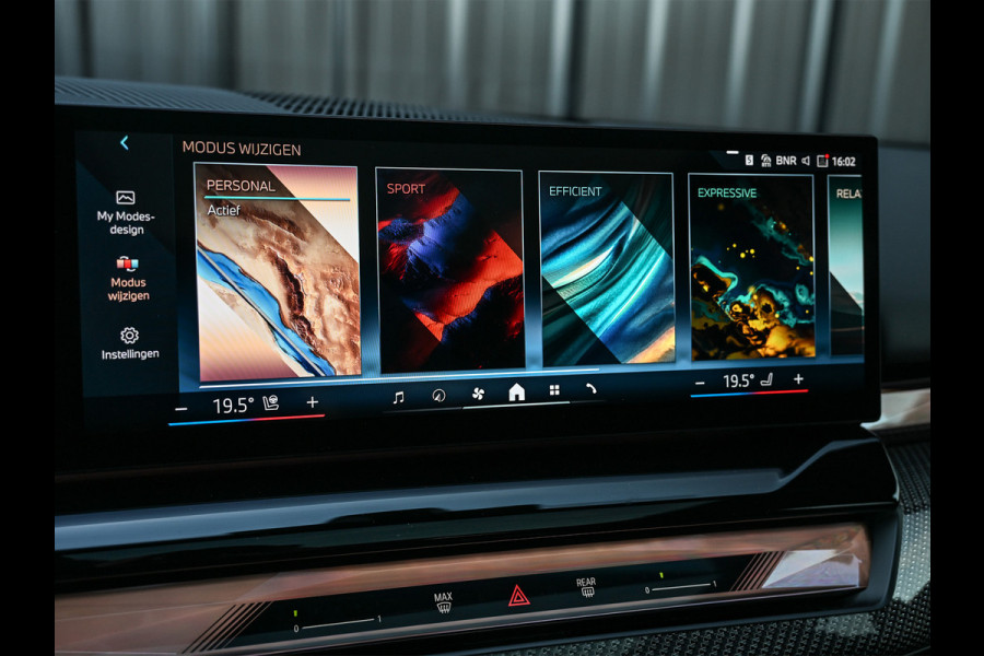 BMW 5 Serie Touring 550e XDRIVE | M-SPORT PRO | SHADOW LINE | M-SPORT SEATS | ALCANTARA HEMEL | CARBON PACKAGE | PANORAMADAK | ICONIC GRILL