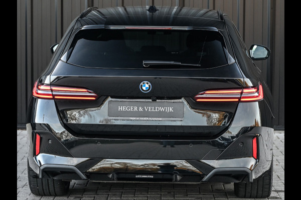 BMW 5 Serie Touring 550e XDRIVE | M-SPORT PRO | SHADOW LINE | M-SPORT SEATS | ALCANTARA HEMEL | CARBON PACKAGE | PANORAMADAK | ICONIC GRILL